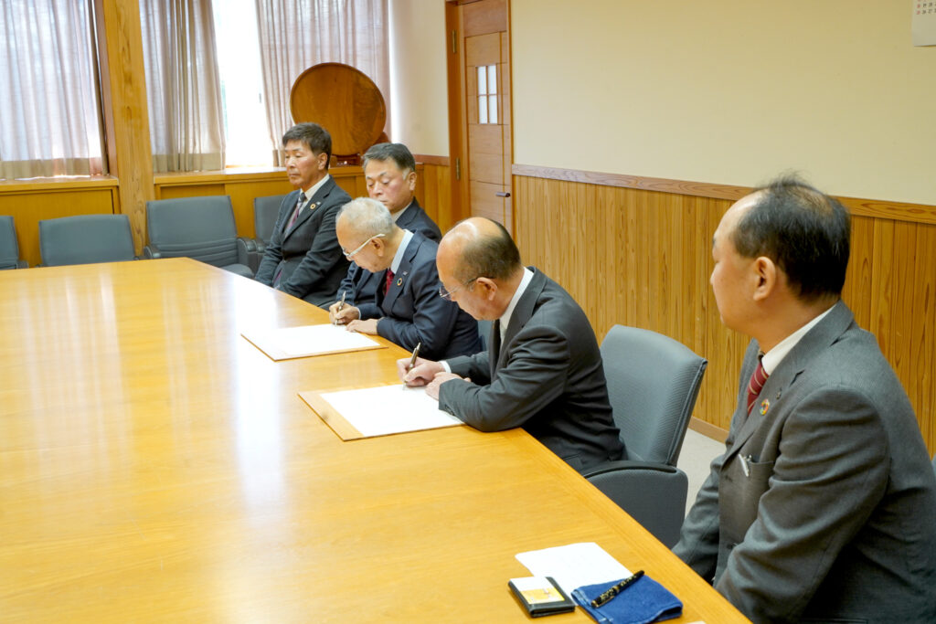 日南町でのJクレジット調印式